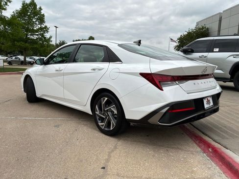 Used 2025 Hyundai Elantra SEL FWD image 8