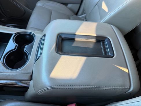 Used 2019 GMC Yukon XL SLT w/ Open Road Package AWD/4WD image 57