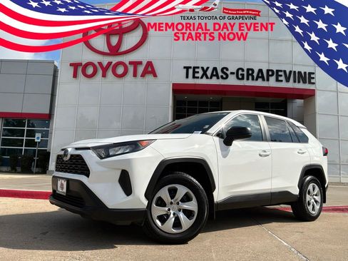 Used 2022 Toyota RAV4 LE FWD image 1