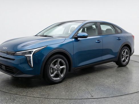 Used 2025 Kia K4 FWD image 3