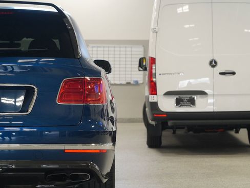 Used 2019 Bentley Bentayga image 12