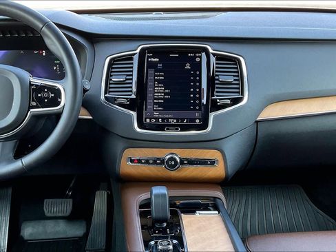 Used 2023 Volvo XC90 T8 Plus w/ Protection Package Premier image 9