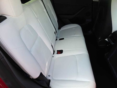 Used 2022 Tesla Model Y Performance image 17