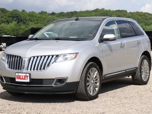 Used 2015 Lincoln MKX AWD w/ Equipment Group 102A image 4