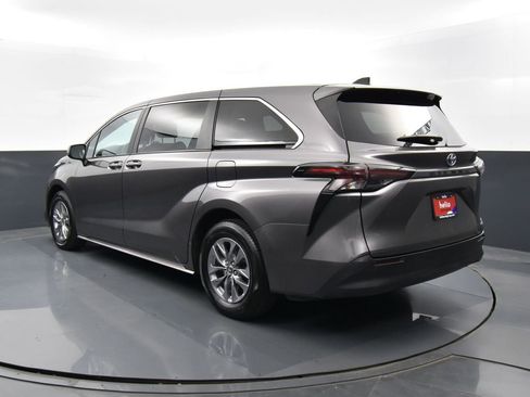 Used 2024 Toyota Sienna LE image 33