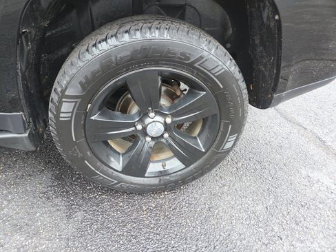 Used 2014 Jeep Compass Latitude w/ Sun/Sound Group image 10