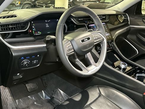 Used 2022 Jeep Grand Cherokee Limited 4xe w/ Luxury Tech Group II image 18