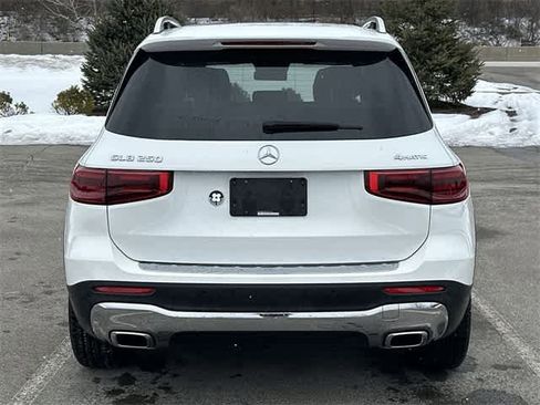 Used 2025 Mercedes-Benz GLB 250 4MATIC image 4