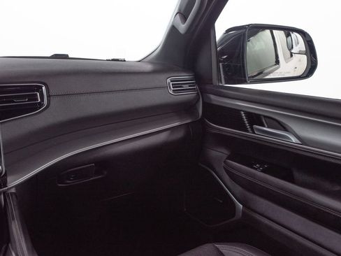 Used 2025 Jeep Wagoneer Series II RWD image 23