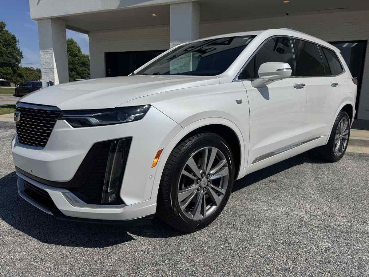 Used 2020 Cadillac XT6 Premium Luxury FWD image 2