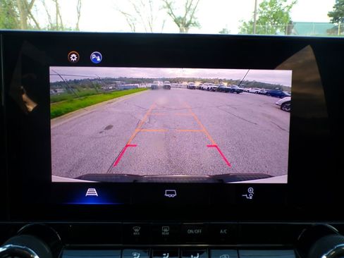 Used 2025 Chevrolet Colorado W/T w/ Advanced Trailering Package RWD image 27