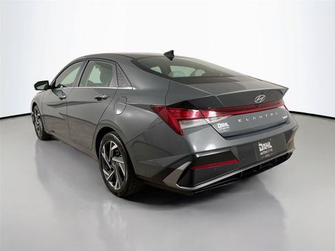 Used 2024 Hyundai Elantra Limited FWD image 10