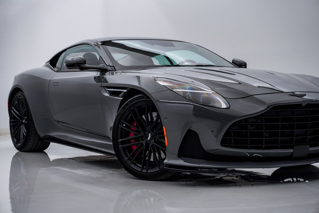Used 2024 Aston Martin DB12 Coupe RWD image 2