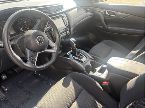 Used 2020 Nissan Rogue SV image 12