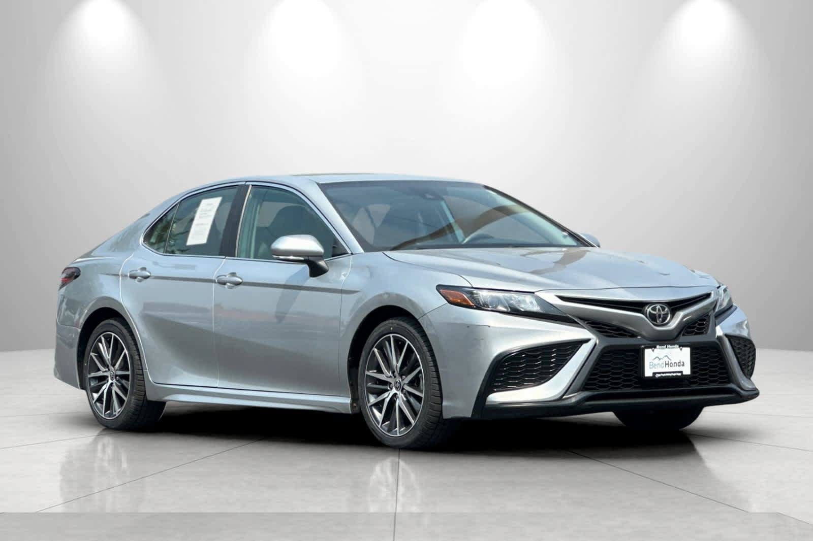 Used 2022 Toyota Camry SE w/ Cold Weather Package AWD/4WD image 9