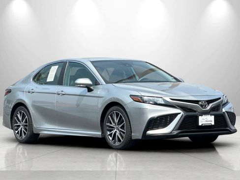 Used 2022 Toyota Camry SE w/ Cold Weather Package AWD/4WD image 9