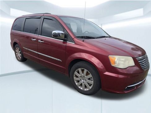 Used 2012 Chrysler Town & Country Touring-L w/ Entertainment Group #2 image 7