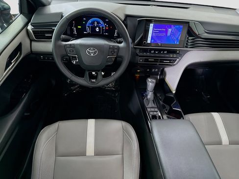 Used 2025 Toyota Camry SE w/ Convenience Package FWD image 17
