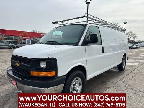 Used 2017 Chevrolet Express 2500 Extended RWD image 1