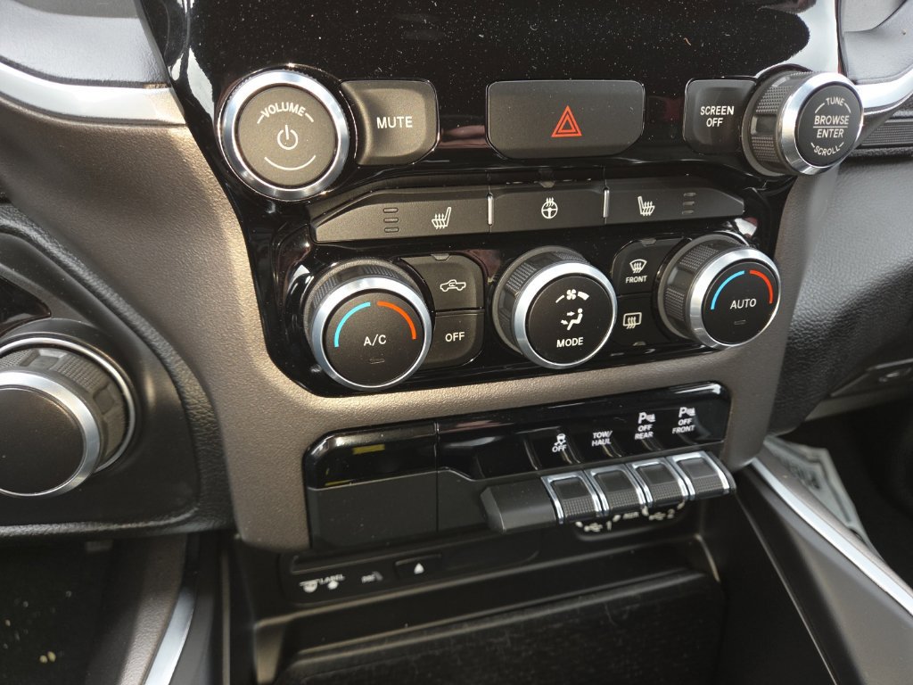Used 2019 RAM 1500 Big Horn AWD/4WD image 12
