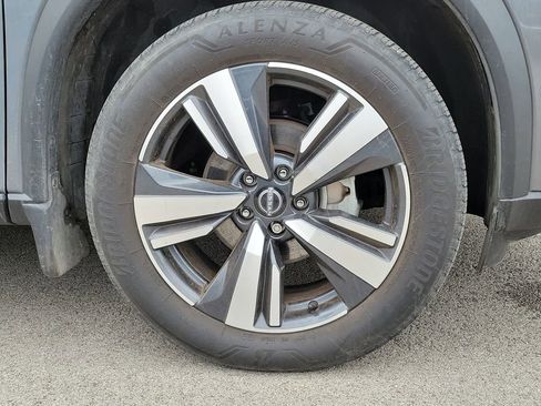 Used 2023 Nissan Rogue SL w/ SL Premium Package image 5