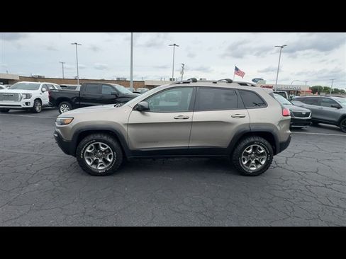 Used 2019 Jeep Cherokee Trailhawk w/ Cold Weather Group AWD/4WD image 5