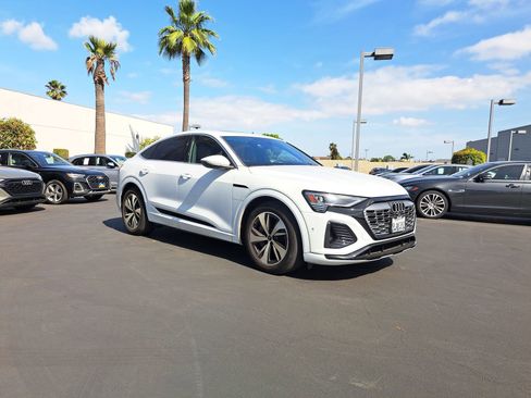 Used 2024 Audi Q8 e-tron Premium Plus image 2