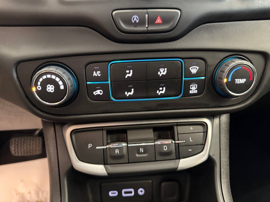 Used 2024 GMC Terrain SLE AWD/4WD image 21