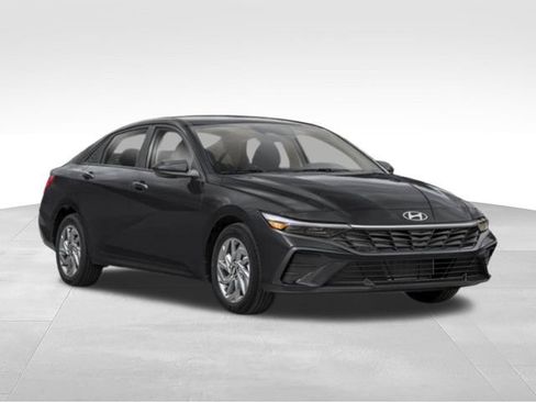Used 2024 Hyundai Elantra SEL FWD image 9