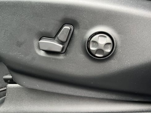 New 2026 Chrysler Pacifica Select AWD/4WD image 19