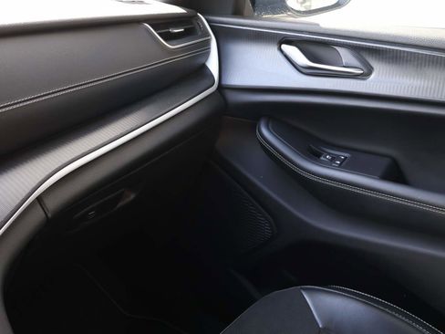 Used 2023 Jeep Grand Cherokee Altitude AWD/4WD image 14