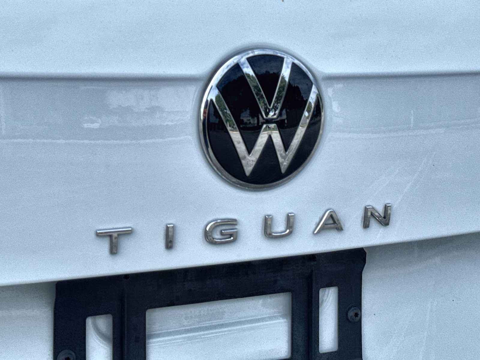 Used 2022 Volkswagen Tiguan SE R-Line FWD image 10