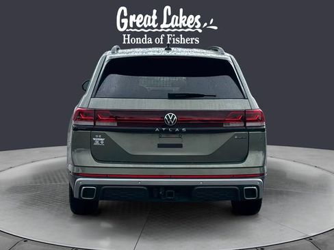Used 2025 Volkswagen Atlas Peak Edition SE AWD/4WD image 4