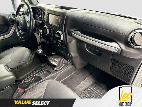 Used 2015 Jeep Wrangler Unlimited Sahara AWD/4WD image 28