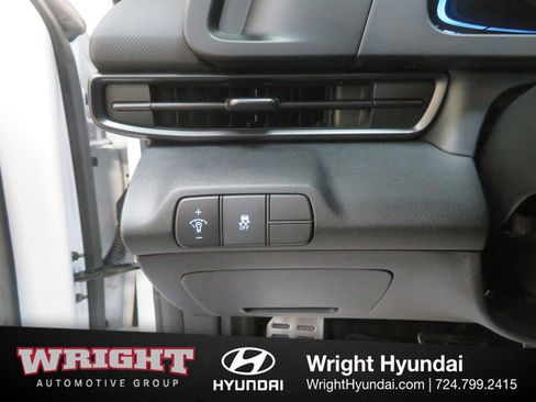 Certified 2025 Hyundai Elantra Sport image 24