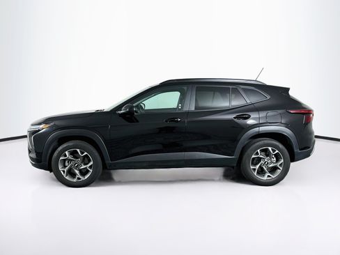 Used 2025 Chevrolet Trax LT w/ LT Convenience Package FWD image 4