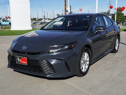 Used 2025 Toyota Camry LE AWD/4WD image 4