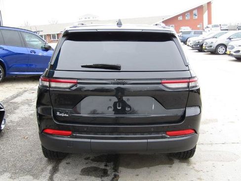 Used 2024 Jeep Grand Cherokee Altitude AWD/4WD image 4