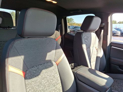 Used 2024 Chevrolet Colorado Z71 w/ Z71 Convenience Package 2 image 13