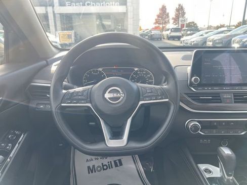 Used 2023 Nissan Altima 2.5 SV image 15