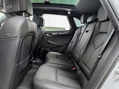 Used 2025 Porsche Macan image 18