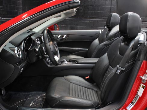 Used 2017 Mercedes-Benz SL 550 image 33