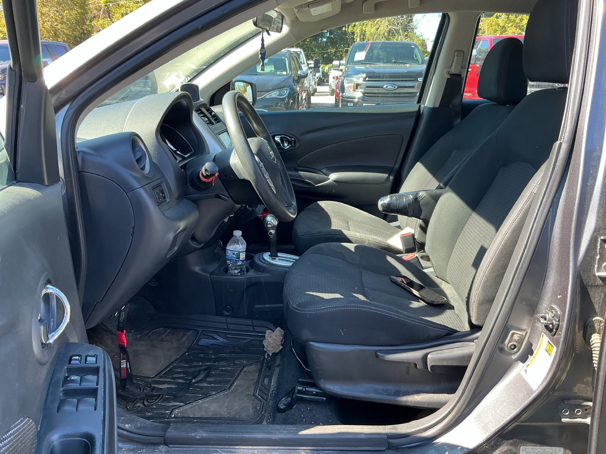 Used 2018 Nissan Versa SV FWD image 4