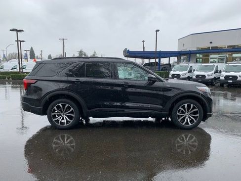 Certified 2025 Ford Explorer ST-Line image 8