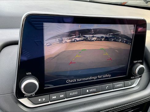 Used 2024 Nissan Rogue S FWD image 21