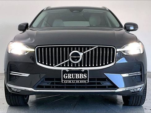 Certified 2023 Volvo XC60 B5 Ultimate w/ Climate Package image 6