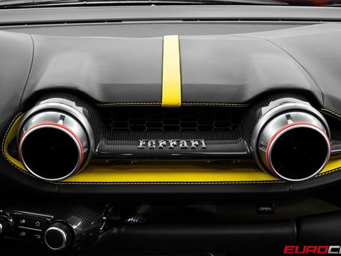 Used 2021 Ferrari 812 Superfast RWD image 30