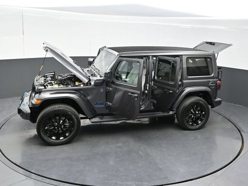 Used 2021 Jeep Wrangler Unlimited Sahara AWD/4WD image 40