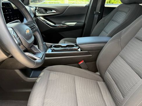 Used 2025 Chevrolet Equinox LT FWD image 9