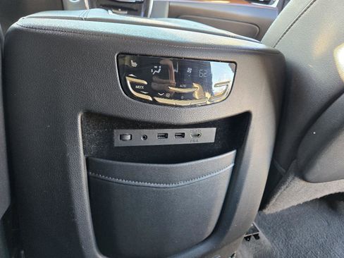 Used 2019 Cadillac Escalade Luxury image 23